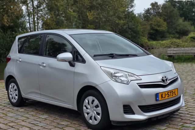 Toyota Verso S (2013) thumbnail 1