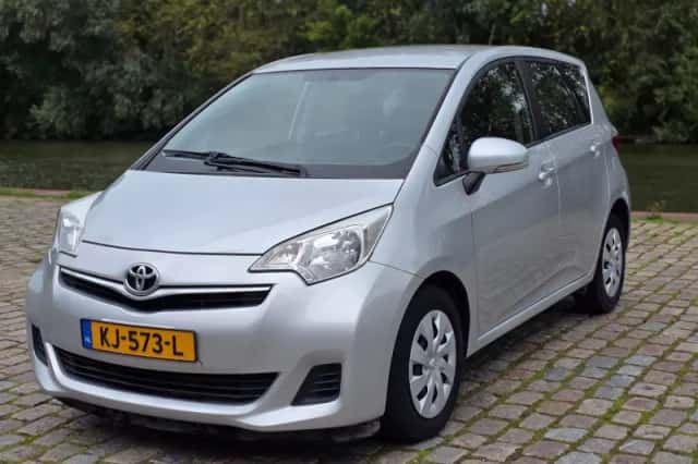 Toyota Verso S (2013) thumbnail 2