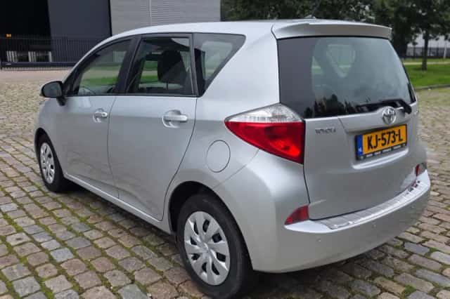 Toyota Verso S (2013) thumbnail 3