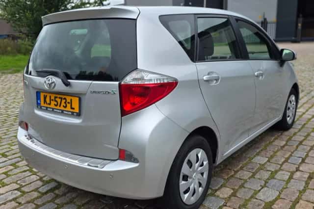 Toyota Verso S (2013) thumbnail 4