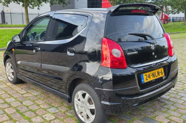 Suzuki Alto (2010) thumbnail 4