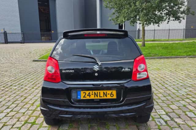 Suzuki Alto (2010) thumbnail 5