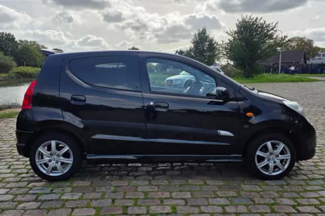 Suzuki Alto (2010) thumbnail 6