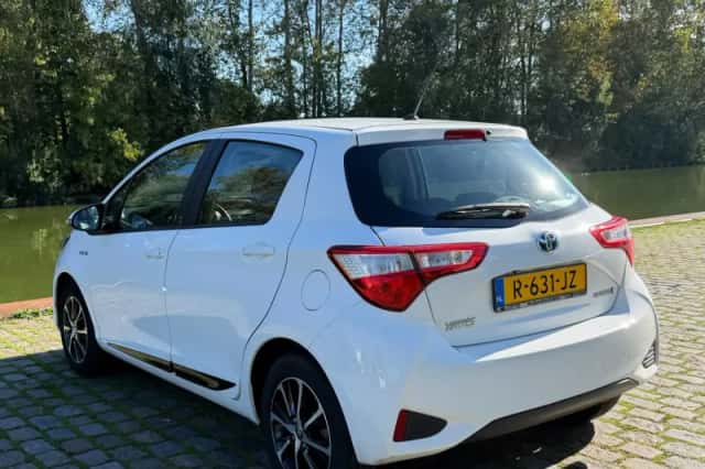 Toyota Yaris (2018) thumbnail 4