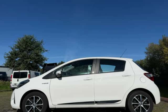 Toyota Yaris (2018) thumbnail 6