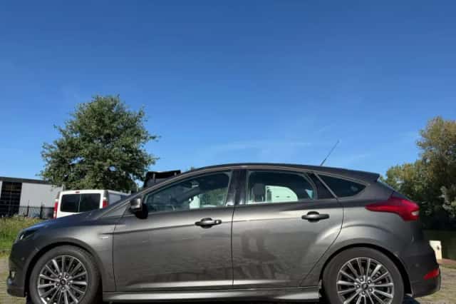 Ford Focus (2016) thumbnail 6