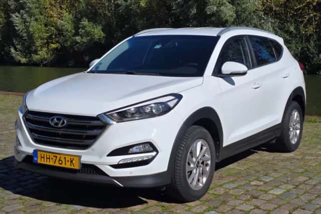 Hyundai Tucson (2015) thumbnail 2