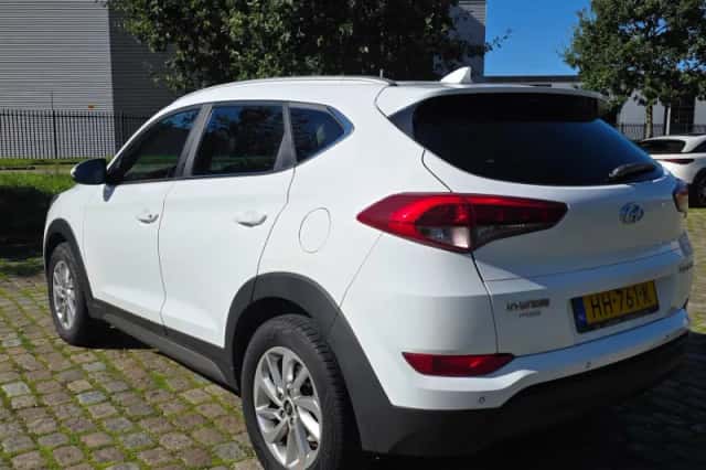 Hyundai Tucson (2015) thumbnail 3