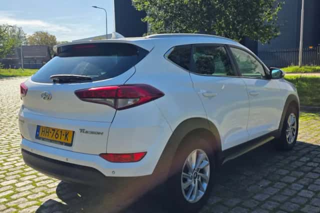 Hyundai Tucson (2015) thumbnail 4