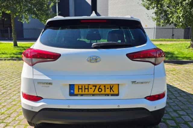 Hyundai Tucson (2015) thumbnail 5