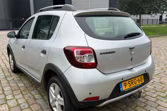 Dacia Sandero (2013) thumbnail 3
