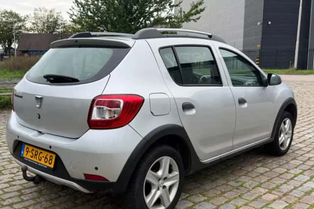 Dacia Sandero (2013) thumbnail 4