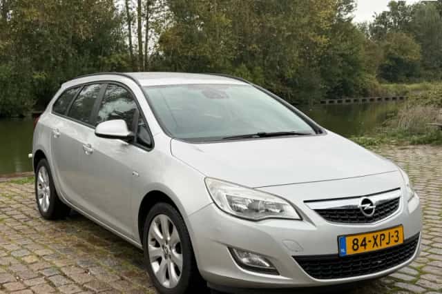 Opel Astra (2012) thumbnail 1