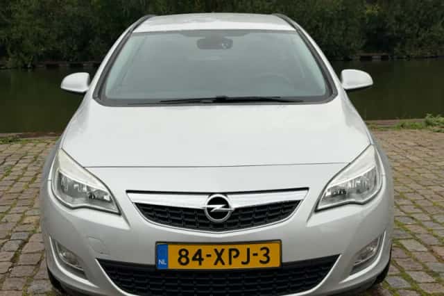 Opel Astra (2012) thumbnail 5