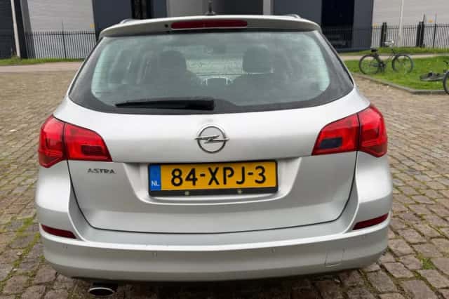 Opel Astra (2012) thumbnail 6