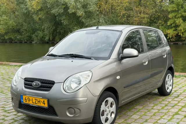 Kia Picanto (2010) thumbnail 2