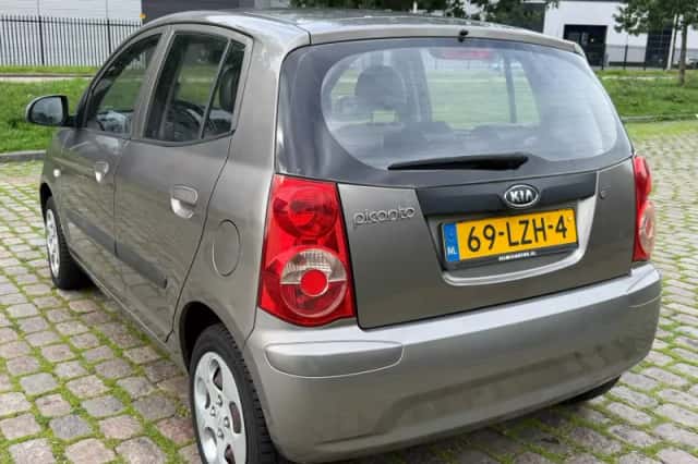 Kia Picanto (2010) thumbnail 4