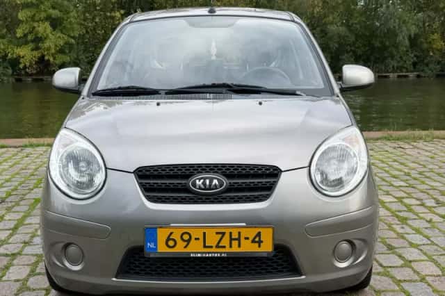Kia Picanto (2010) thumbnail 6