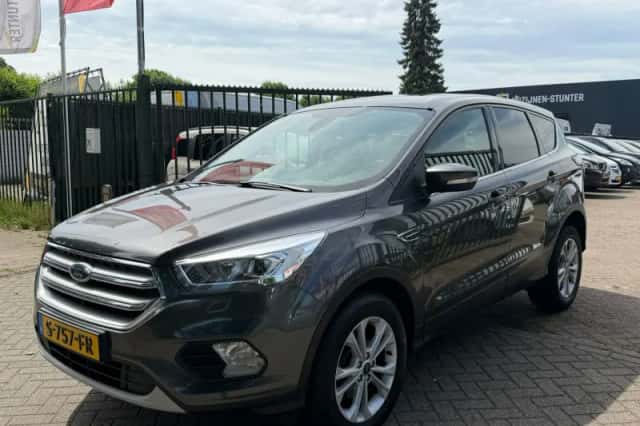 Ford Kuga (2017) thumbnail 2