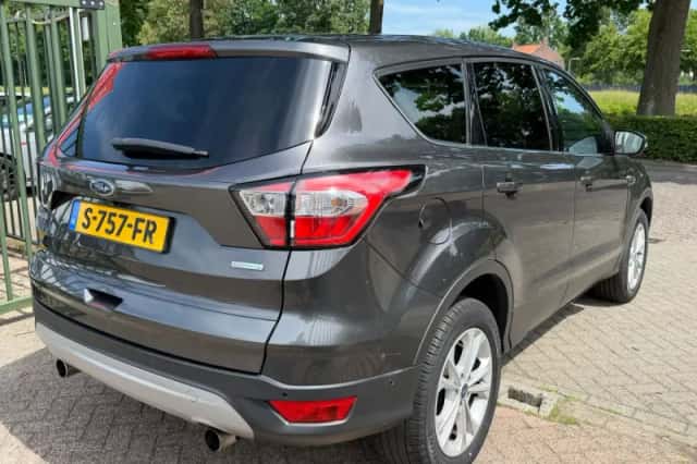 Ford Kuga (2017) thumbnail 3