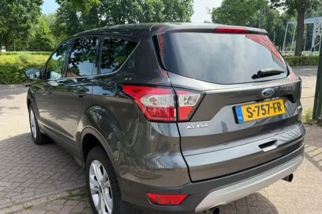 Ford Kuga (2017) thumbnail 4