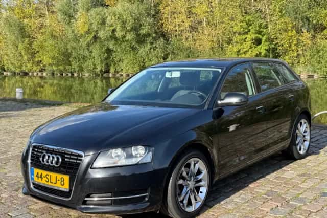 Audi A3 (2010) thumbnail 2