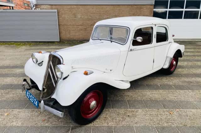 Citroën Traction Avant (1952) thumbnail 1