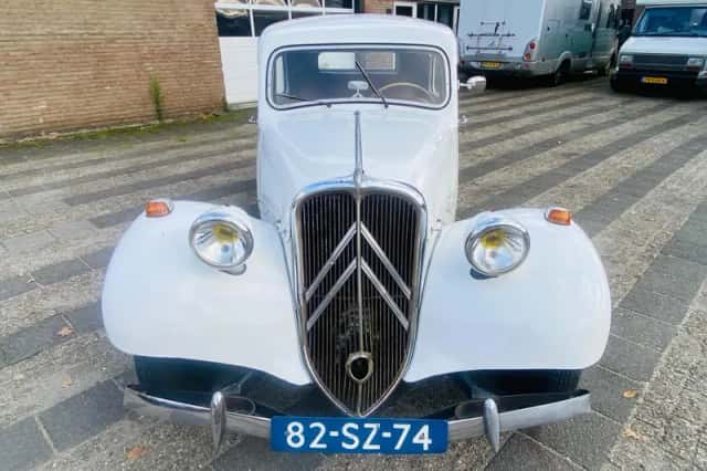 Citroën Traction Avant (1952) thumbnail 2