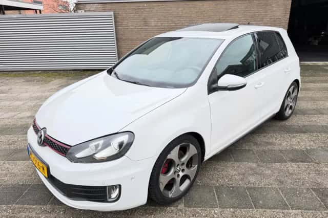Volkswagen Golf (2010) thumbnail 1