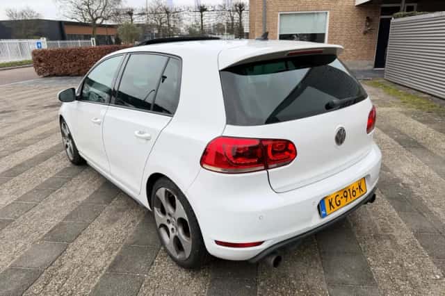 Volkswagen Golf (2010) thumbnail 5