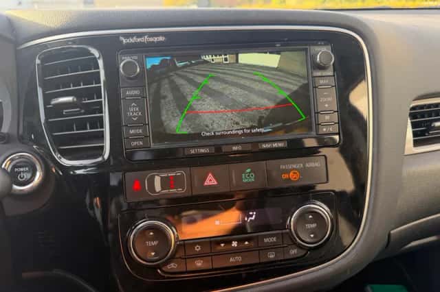 Mitsubishi Outlander (2013) thumbnail 6
