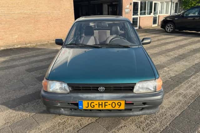 Toyota Starlet (1994) thumbnail 2