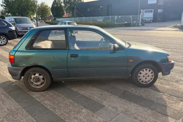 Toyota Starlet (1994) thumbnail 4