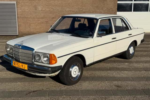 Mercedes-Benz 200-Serie (1981) thumbnail 1