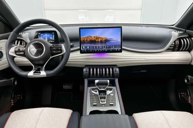 BYD Atto 3 (2025) thumbnail 5