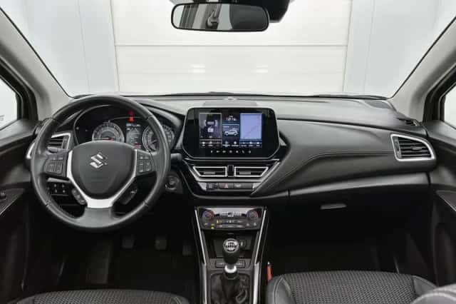 Suzuki S-Cross (2022) thumbnail 5