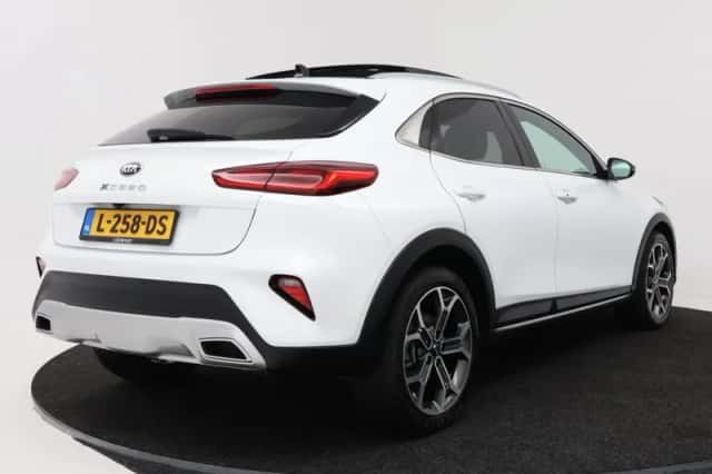 Kia XCeed (2021) thumbnail 2