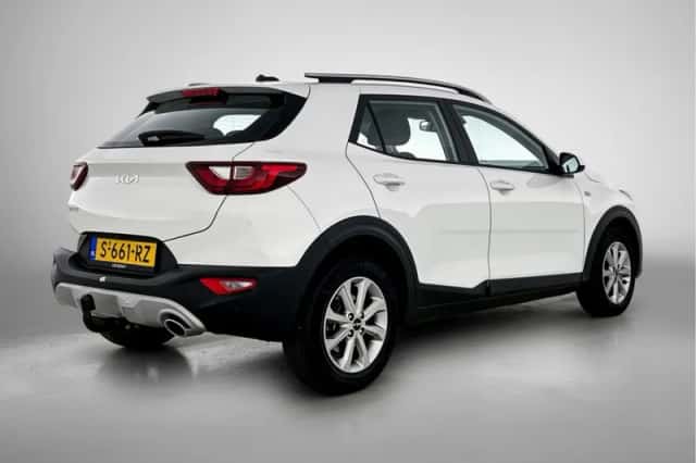Kia Stonic (2023) thumbnail 2