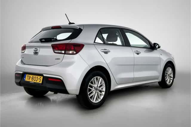 Kia Rio (2019) thumbnail 2