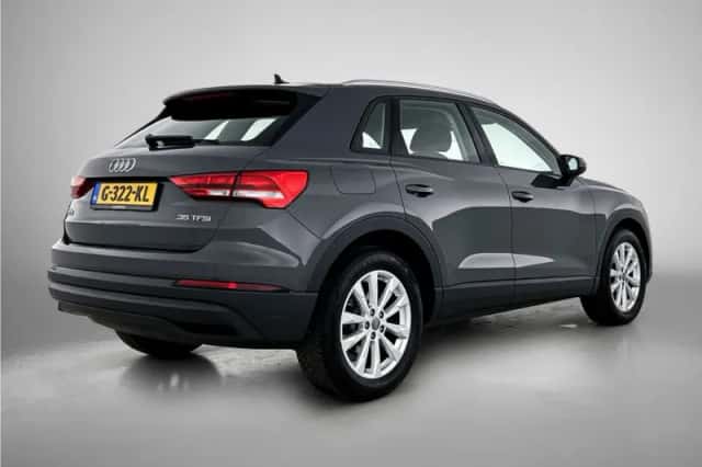 Audi Q3 (2019) thumbnail 2