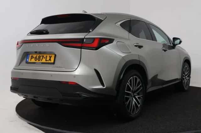 Lexus NX (2022) thumbnail 2