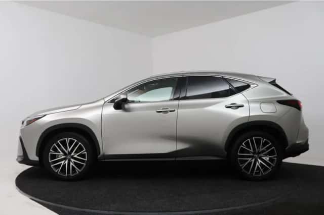 Lexus NX (2022) thumbnail 3