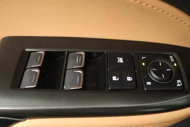 Lexus NX (2022) thumbnail 5