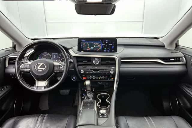 Lexus RX (2021) thumbnail 2