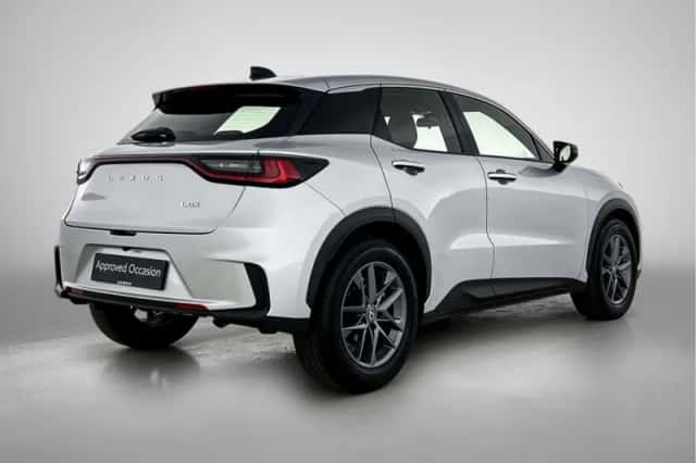 Lexus LBX (2024) thumbnail 2