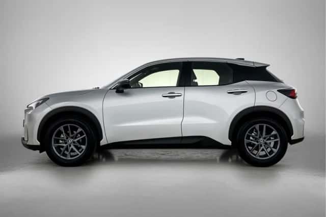 Lexus LBX (2024) thumbnail 3
