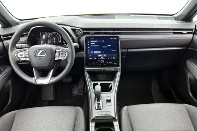 Lexus LBX (2024) thumbnail 4