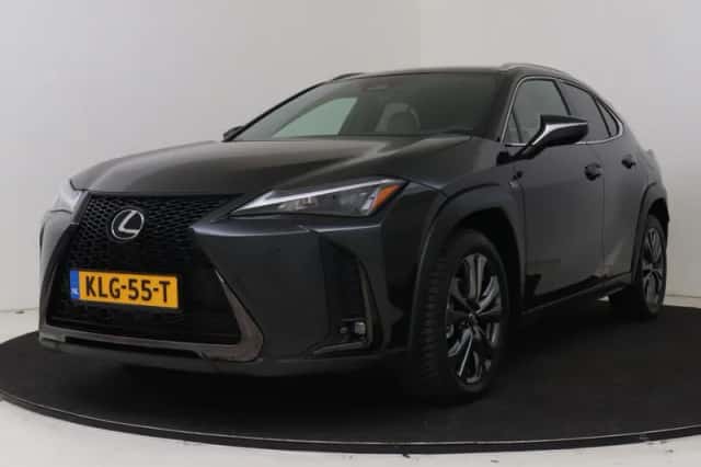 Lexus UX (2026) thumbnail 1