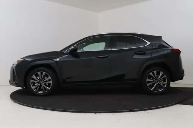 Lexus UX (2026) thumbnail 3