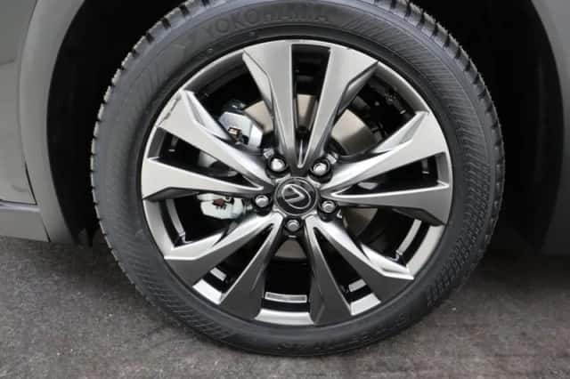 Lexus UX (2026) thumbnail 6